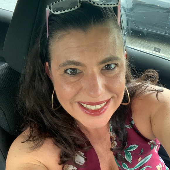 Meet your Posher, Jennifer - Picture 3 of 8